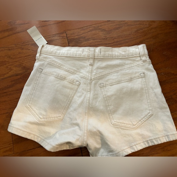 New with tags, never worn Abercrombie mom shorts. - Picture 2 of 3